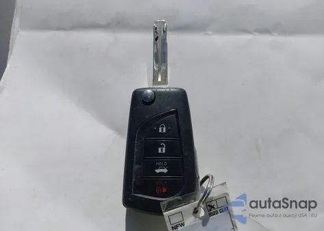 2020 Toyota Camry Le z USA, uszkodzony, nr VIN 4T1C11AK4LU894397